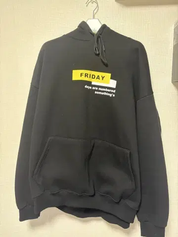 FRIDAY 프린트 블랙 후드티