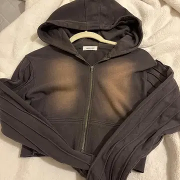 LAGUA GEM 다크 그레이 후드 부착 후드티