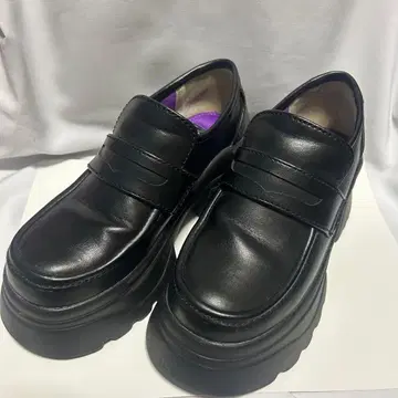 YOSUKE 요스케 블랙 통굽 코인 로퍼 35