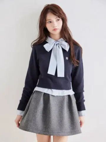 SNIDEL 완판 스나이델 미니 브로치 풀오버 네이비