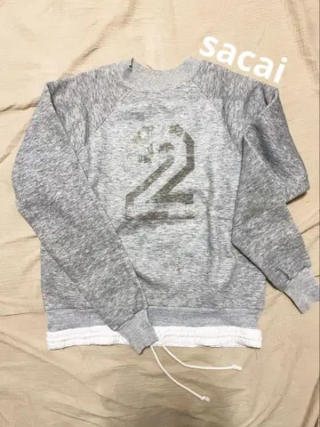 가볍고 따뜻한! sacai의 속기모 맨투맨