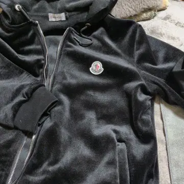 Moncler 블랙 플리스 자켓