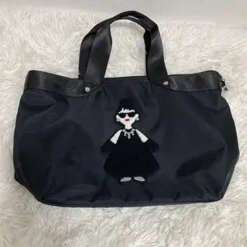 HAPPYFACE의 블랙 자수 토트백