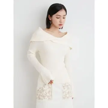 LILY BROWN 매듭 디테일 롱 슬릿 니트 아이보리