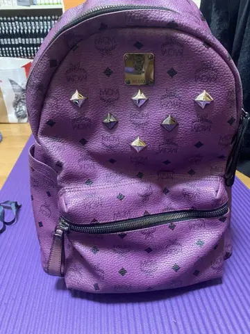 MCM 스터드 장식 퍼플 백팩