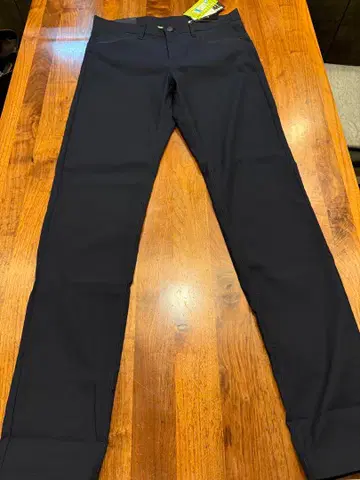 J.LINDEBERG 네이비 슬림핏 팬츠