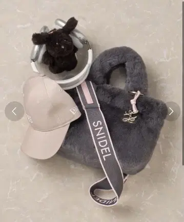 SNIDEL 에코 퍼 숄더백 그레이
