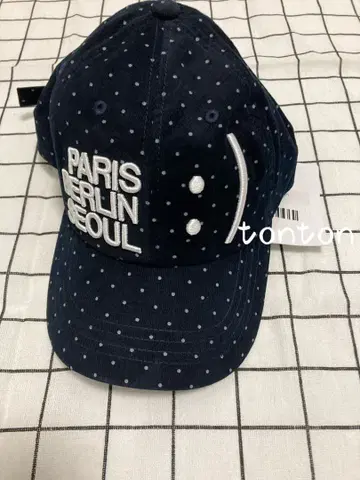 THE MUSEUM VISITOR 도트 무늬 네이비 캡