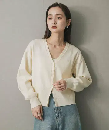 SENSE OF PLACE 플레이트 부착 가디건 아이보리