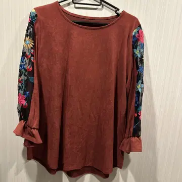 [ Coral ] 레이스가 귀여운 상의