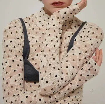 [ 즉시 구매 OK ] poppy 도트 레이스 시스루 하이넥 상의