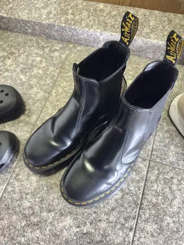 Dr. Martens 첼시 통굽