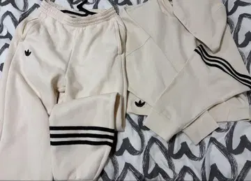 [ 완판템 ] adidas 크림색 맨투맨 셋업