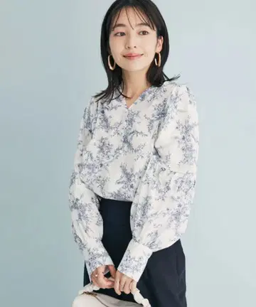 Vis 꽃무늬 긴팔 디자인 슬리브 블라우스
