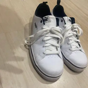 Puma 화이트 로우컷 스니커즈