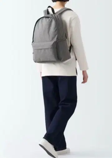 어깨 부담을 덜어주는 발수 럭색 미디엄 그레이 MUJI 백팩