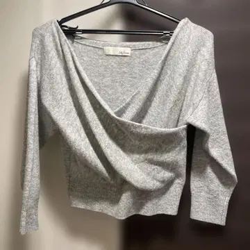 Lily Brown 그레이 오프숄더 니트