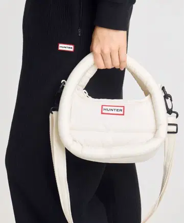 HUNTER 프레임드 퍼 미니 호보 - 화이트 윌로우