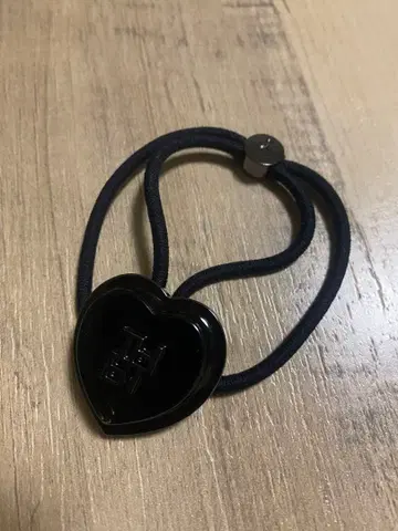 thehairbar 하트 모양 블랙 머리끈