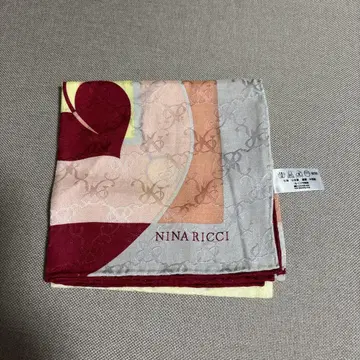 NINA RICCI 하트와 꽃 스카프