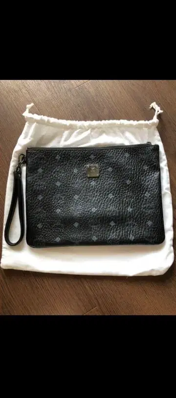 MCM 블랙 가죽 클러치백