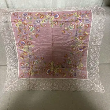 꽃무늬와 나비 자수 레이스 달린 손수건
