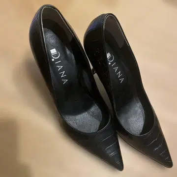 D.IANA 에나멜 가죽 하이힐 펌프스 블랙 23.5
