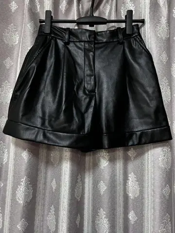 ZARA 자라 인조 가죽 숏팬츠 USA(XS) 여성용
