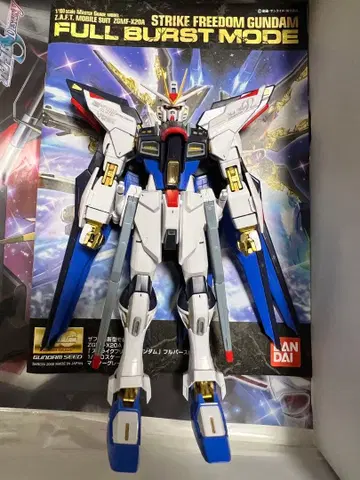 [ 완성품 ] MG 스트라이크 프리덤 건담 풀 버스트 모드
