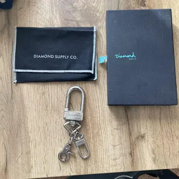 DIAMOND SUPPLY CO. 카라비너 키링