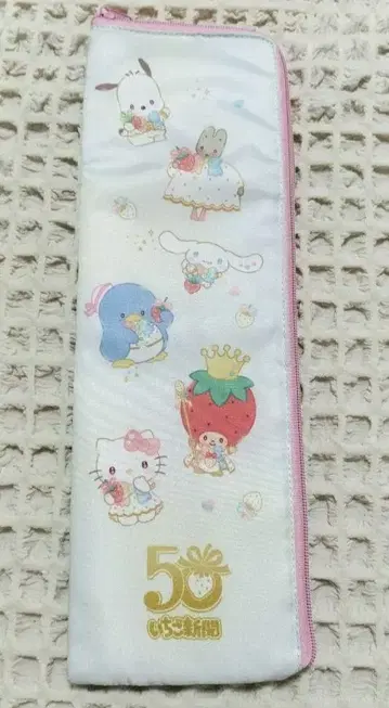 새상품 산리오 헤어 다리미 케이스 딸기신문 50주년 기념