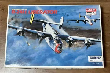 ACADEMY B-24H LIBERATOR 1/72