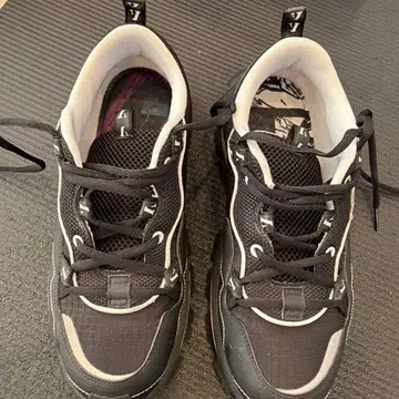 EMPORIO ARMANI 블랙 스니커즈 US9