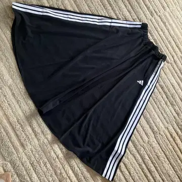 아디다스 플레어 스커트 블랙