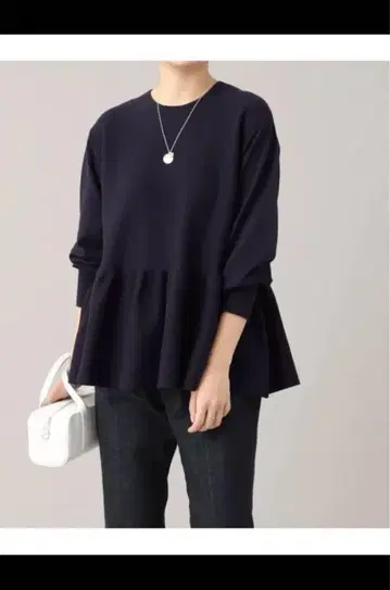 이에나 펄 장식 페플럼 니트