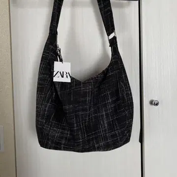 [ 새상품 ZARA ] 숄더백 패턴, BLACK