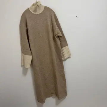 브라운 시어터 프로덕츠 바이컬러 하이넥 원피스