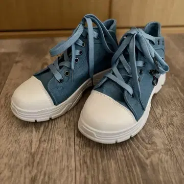 미사용 데님 하이컷 스니커즈 24cm 여성용 신발 스니커즈