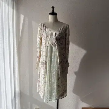 [ 새상품급 ] 회전목마 프린트 아이보리 튜닉 오부소매