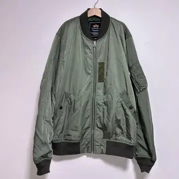 MA-1 스타일 올리브 그린 자켓