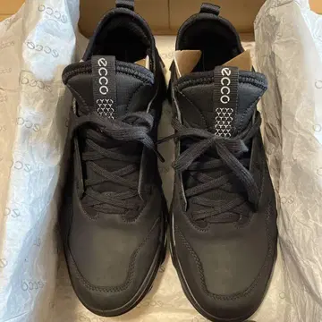 ECCO 블랙 스니커즈