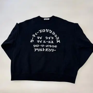 쿠티 로고 맨투맨 오버 실루엣