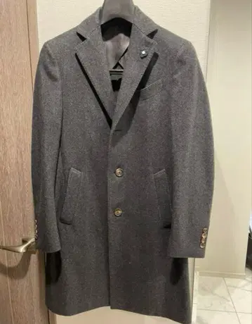 [ 새상품급 ] 라르디니 체스터 코트 부토니에르