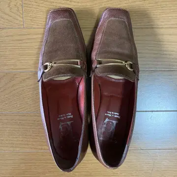 브라운 스웨이드 가죽 로퍼