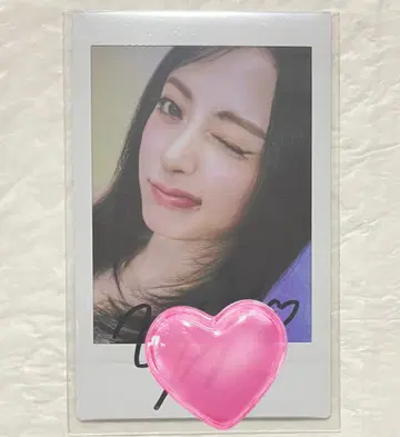 LE SSERAFIM 윤진 사인 포함 인스턴트 사진 HOT