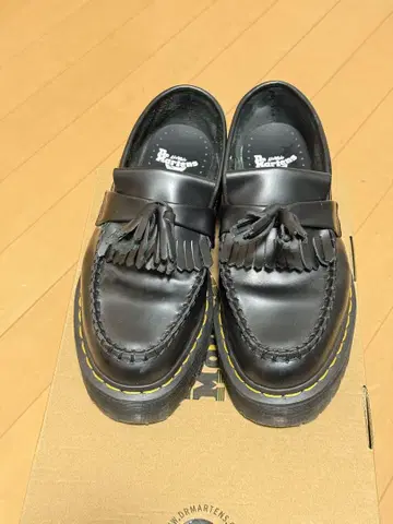 [ 새상품급 ] Dr. Martens 프린지 통굽 로퍼 블랙