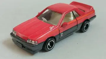 토미카 조립 공장 스카이라인 GTS-R R31 빨간색 x 화이트