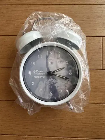 마나카 마나 생일 기념 2025 스키 복권 B상 보이스 포함 알람 시계