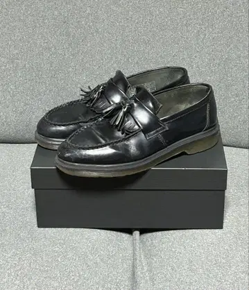 닥터마틴 ADRIAN 에이드리안 태슬 로퍼 블랙