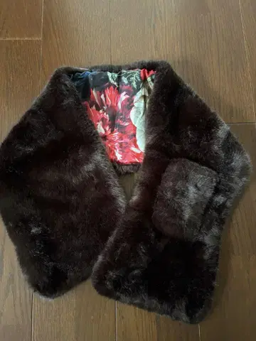 [ Paul Smith ] 다크 브라운 퍼 스카프 안감 플라워 프린트